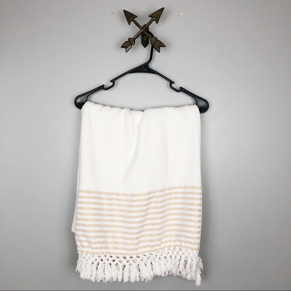 Lilly Pulitzer for Target Other - Lilly Pulitzer White Throw Blanket Gold Detail